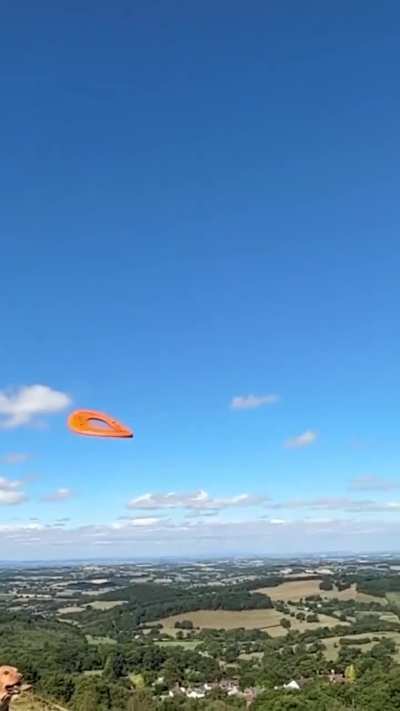 OVNI filmé au-dessus des collines de Malvern, au Royaume-Uni, le 5 août 2025 👽👽👽👽