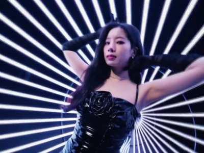 Dahyun's look in the intro VCR of the Ready To Be concert