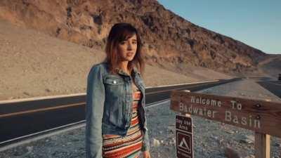 She looks so hot in this attire 🔥