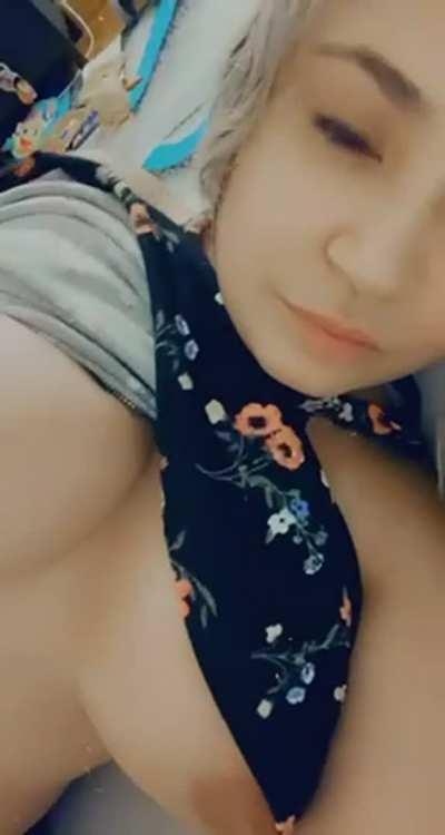 Pretty AND big boobs!? 🔥😍