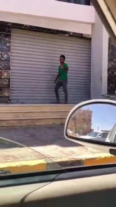 Aquele movimento articulado.