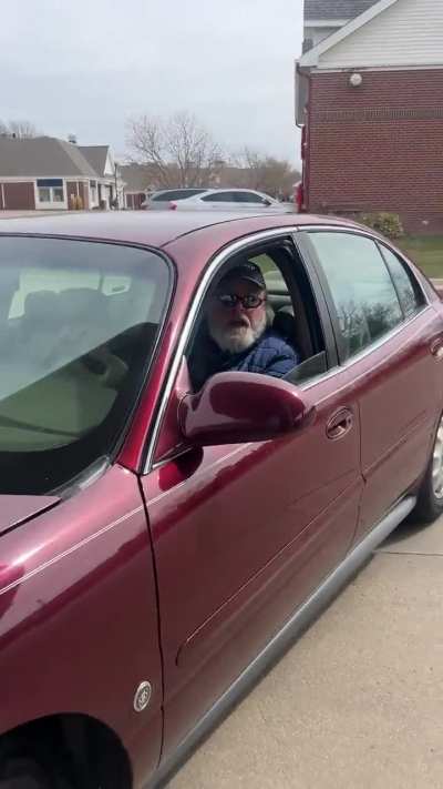 Nebraska MAGA Santa verbally harassing a woman for making him wait at the pump