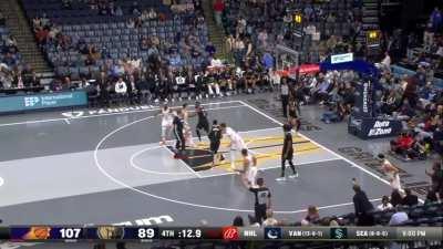 [Highlight] The bank is open as Booker gets 40 on the night, to the chagrin of the Grizzlies home crowd