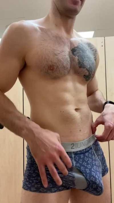 Looking for a gy[m] partner 😘