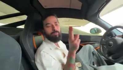 Anurag's reply to Munawar indirectly roasting him in his vlog. According to him, 'Winner ko jo car mili hai, utne paison mein meri McLaren ke 2 tyres aaenge. Jitni BB winning amount hai, main donate karta hoon, lekin ghamand nahi.' Toh bata kyun raha hai?