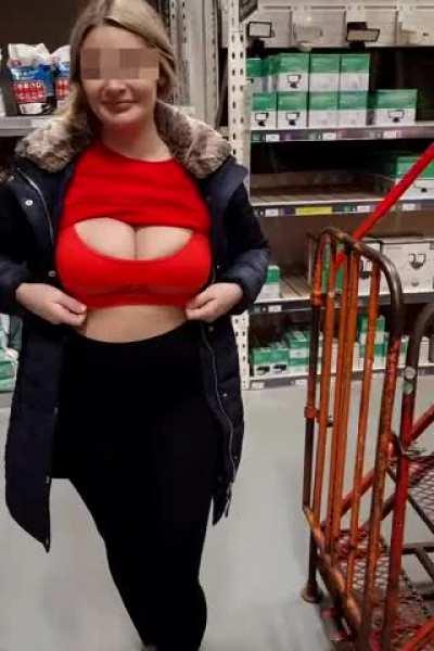 Got a little distracted while DIY shopping [gif]