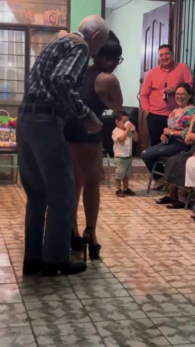 Miranda Hoyuela Escareño (@robertitafranco.oficial)