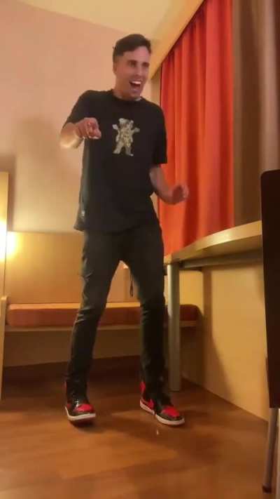 Imagine seeing him while tripping 