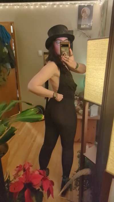 Schedule your session in advance with a confident grad professional to receive a nice discount. Long/short term GFE available.