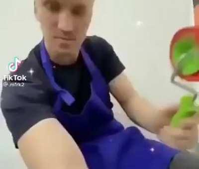 This face painter has some serious talent 🤯