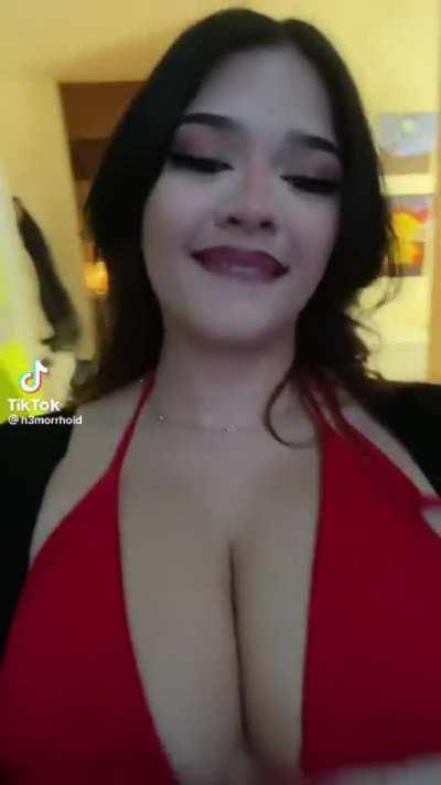 Bouncing her big milkers