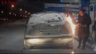 Petrol cap is frozen. I should melt it.