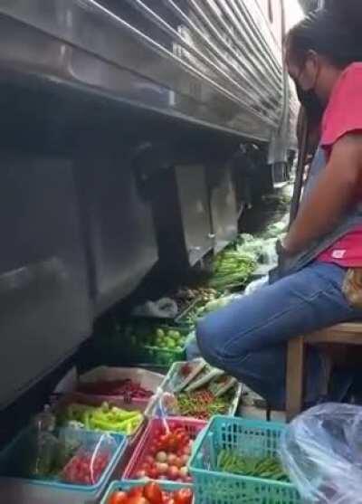 Verduras aderezadas con aceite ferroviario y un toque de diésel.