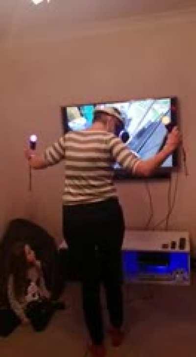 Minha vó jogando VR