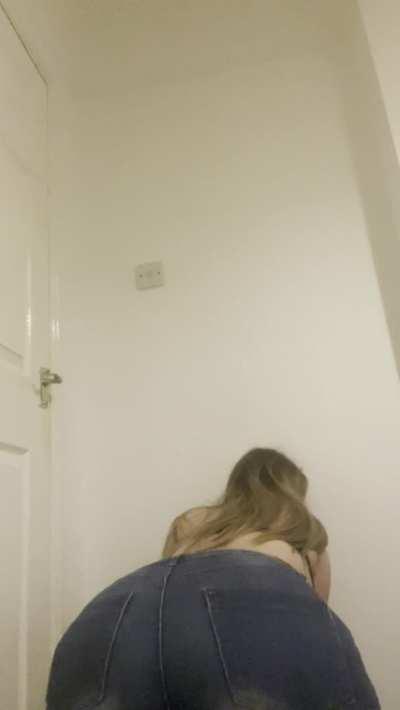 Got a fart video and love what you just heard? Cum and join me for more on my Snapchat. Snapchat: shann0nx28 😏