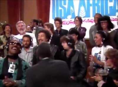 Famous musicians break out in a spontaneous tribute to Harry Belafonte while the cameras were rolling :)