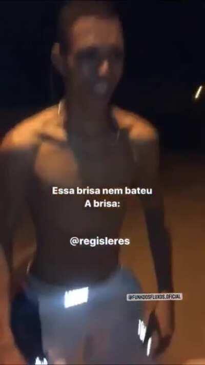 Cachorras ficam tipo 😑 vadia estou a 5% da força da gravidade 😠