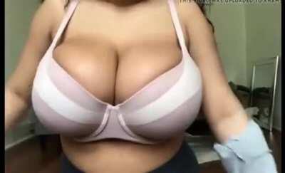 Big beautiful tits get a reveal