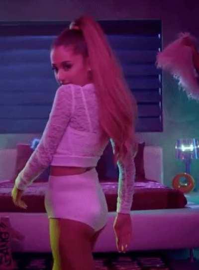 follow me to the bedroom baby and let's see what you can do 🤤😏