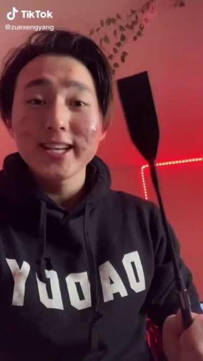 The eye roll genuinely disgusts me I don't know why