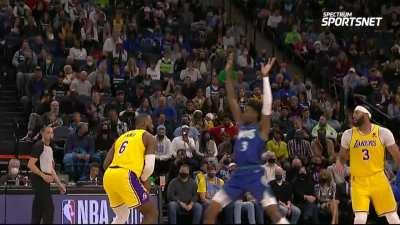 [Highlight] Lebron gets called for the offensive foul after the push off on McDaniels, he goes into Anthony Davis’ knee and AD has to leave the game