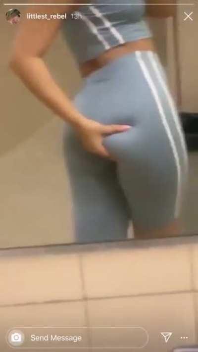 She know her ass is fat