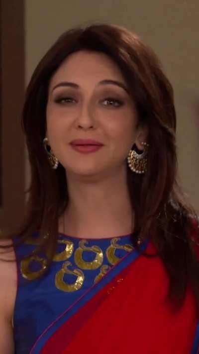 Fuck this Saumyaaaaaa TandOOn MILF slut is calling us in such a seductive and provocative way that all the men who watches this reels would like to go to her and give her what she needs. what are you guys gonna give to her?