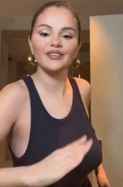 Selena Gomez has such fat tits