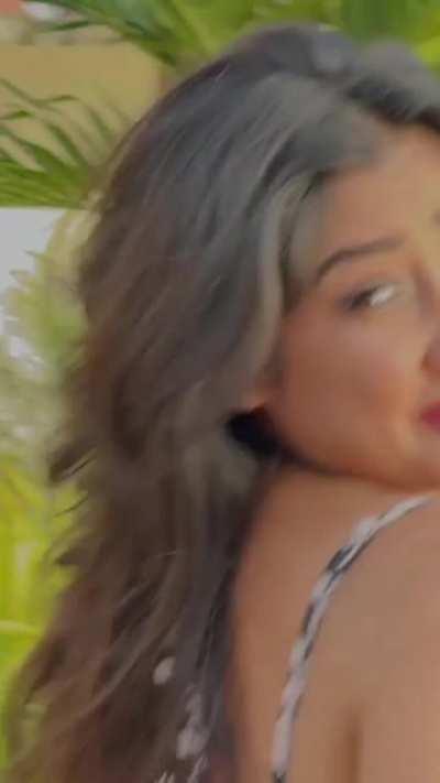 Let's watch it in slow motion.. See her mark on inner thighs near her pussy.. Enjoy💦💦💦💦