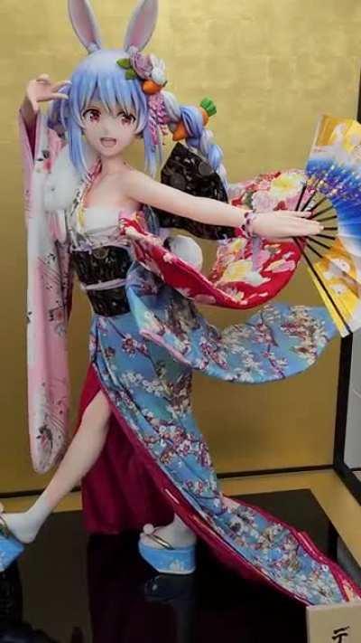 Ultimate 1:1 scale Pekora New Years Model at Animate Akihabara