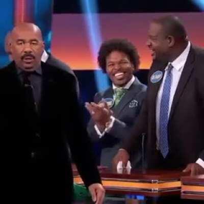 Steve Harvey gets Joe Mama'd