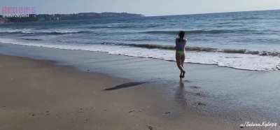 Had the whole beach to myself… seemed like the perfect time to lose the clothes 🍑🌊