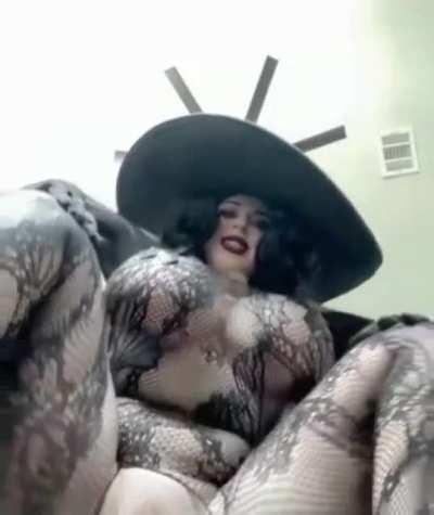 Thick Lady Dimitrescu 🍑🍑