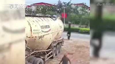 Dude climbs on a mixer Truck and gets zapped 