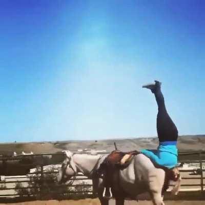 Странный способ верховой езды