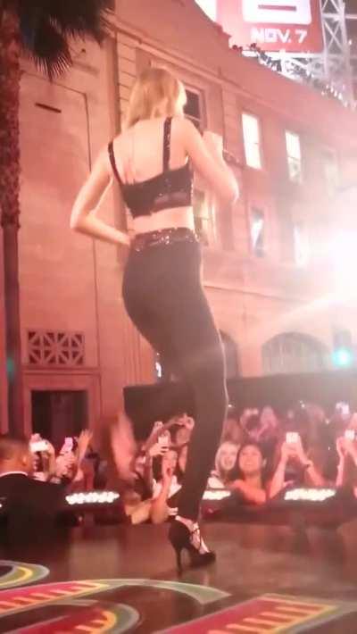 I want to bury my face in her ass