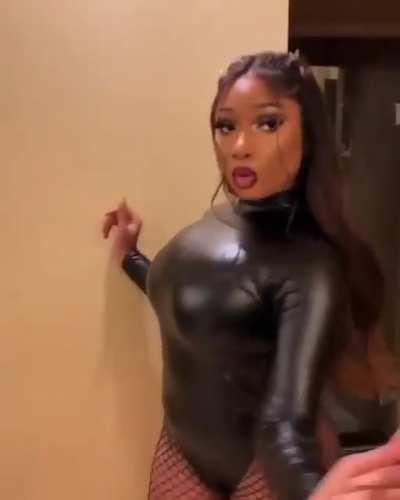 Definitely got some cake🍑 🖤