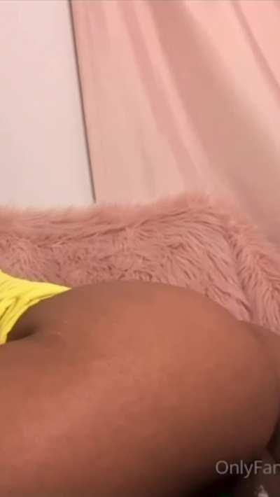 Extremely beautiful Veronica Glasses fucks herself (pussy soakin)