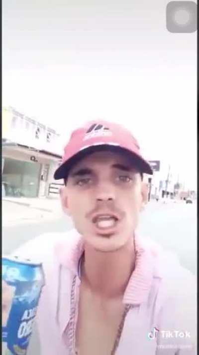 Hahaha🤣 FILHA DA PUTA!!🤬 É viado 🦌 esse veio🧓🏻 gosto dele nao🙄