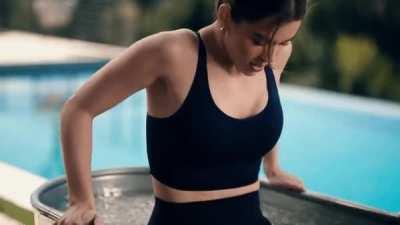 Hailee Steinfeld when it slides right in