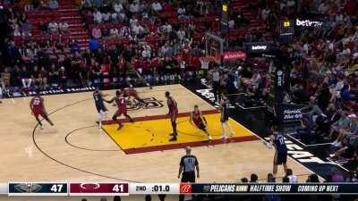 [Highlight] Lowry 60 percent court throw after shot clock expires