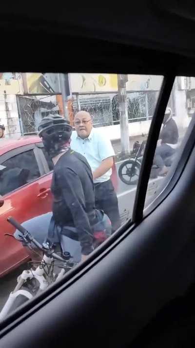 Cementing this horrible vid on the internet. Ikaw na nga ang nanggulpi at nanutok ng baril, ikaw pa ang gustong bayaran