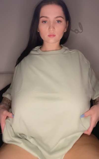 It’s my birthday so enjoy my bday titties 🎉