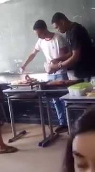 Hoje a aula é como assar a carne