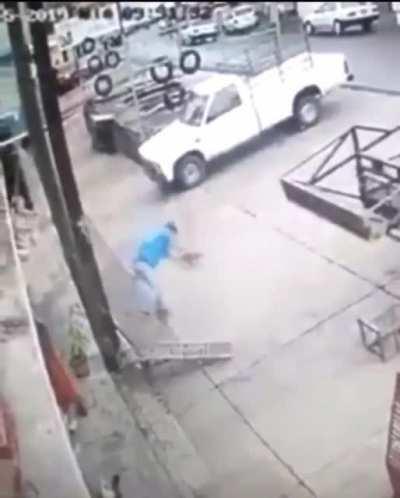 Спасся только благодаря ловкости