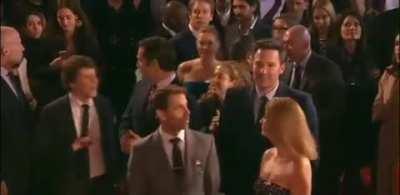 Ben Affleck messing around with Zack Snyder at BvS premier in London.