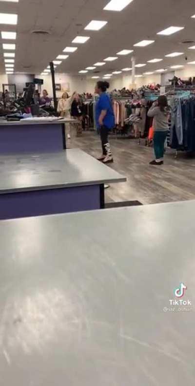 Woman tries to fight cashier in front of her daughter because her coupon was expired…