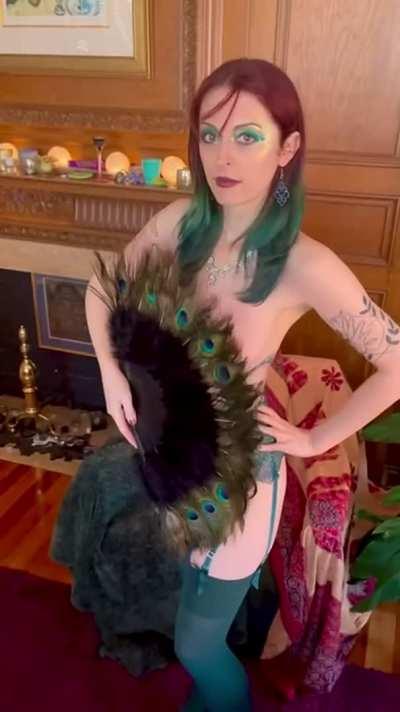 💎💎 Are you a FAN of this pierced pussy & garter-belt? 😽💋💋 🦚 💎💎