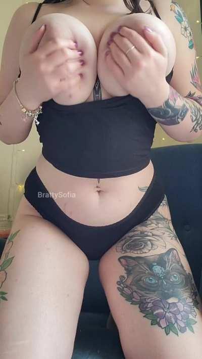 What do you think of my natural HH tits?