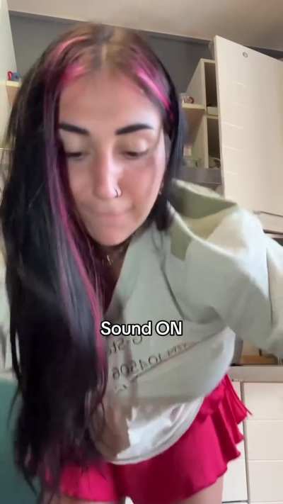 Didn’t know titties can clap